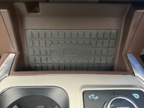 Used 2021 Ford Explorer King Ranch w/ Premium Technology Package image 37