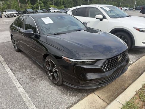 Used 2023 Honda Accord Sport image 2