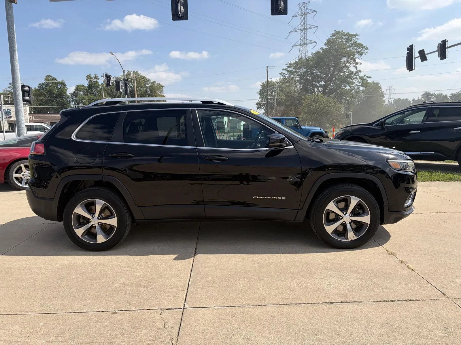 Used 2019 Jeep Cherokee Limited AWD/4WD image 4