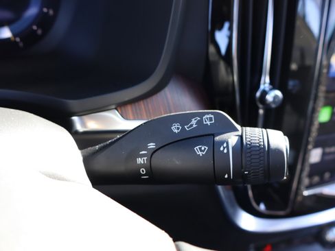 Certified 2025 Volvo V60 B5 Cross Country Plus image 23