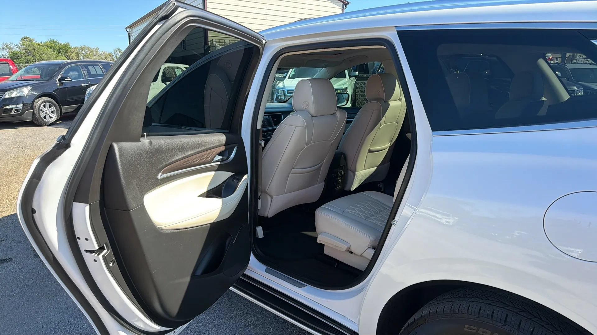 Used 2023 Buick Enclave Avenir w/ Avenir Technology Package AWD/4WD image 11