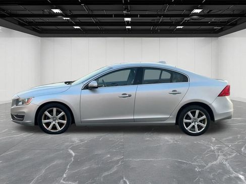 Used 2016 Volvo S60 T5 Premier image 2