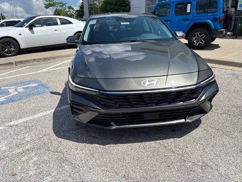Used 2024 Hyundai Elantra Limited FWD image 9