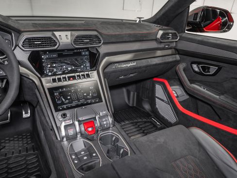 Used 2024 Lamborghini Urus Performante AWD/4WD image 30
