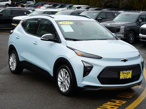 Used 2023 Chevrolet Bolt EUV LT image 3