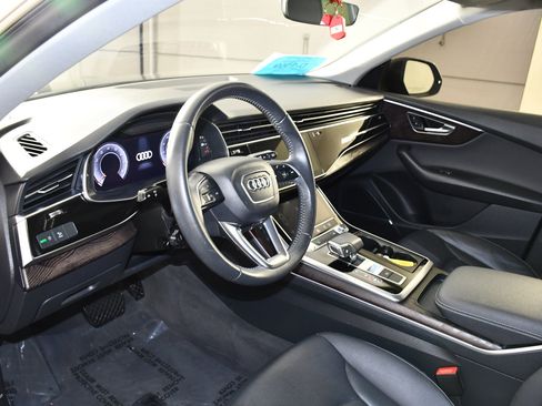Used 2020 Audi Q8 Premium Plus w/ Premium Plus Package AWD/4WD image 2