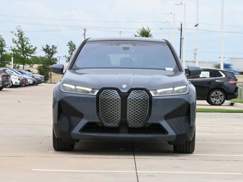 Used 2023 BMW iX xDrive50 w/ Premium Package AWD/4WD image 3