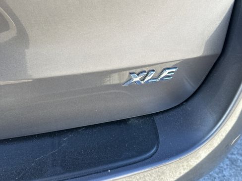 Used 2015 Toyota Sienna XLE image 10