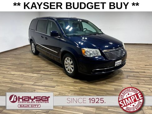 Used 2014 Chrysler Town & Country Touring FWD image 1