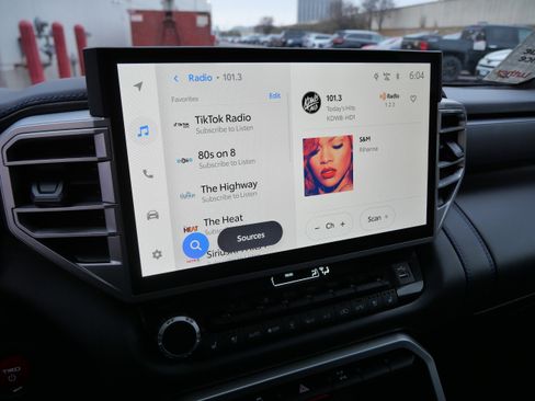 Certified 2025 Toyota Sequoia Platinum image 23