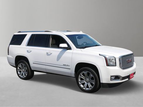 Used 2017 GMC Yukon Denali w/ Open Road Package AWD/4WD image 2