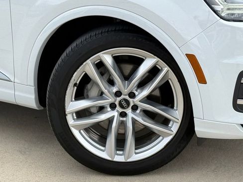 Used 2018 Audi Q7 3.0T Prestige w/ Prestige Package image 2