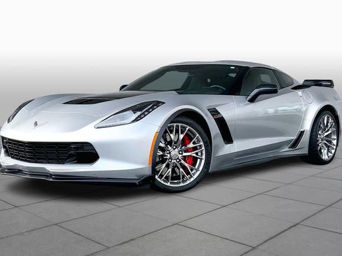 Used 2016 Chevrolet Corvette Z06 w/ 3LZ Preferred Equipment Group RWD image 2