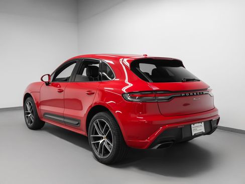 Certified 2023 Porsche Macan AWD/4WD image 3