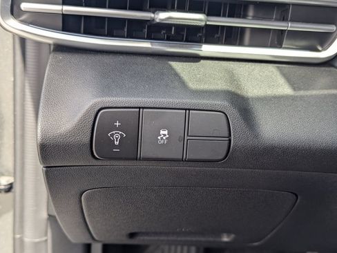 Used 2025 Hyundai Elantra SEL FWD image 24