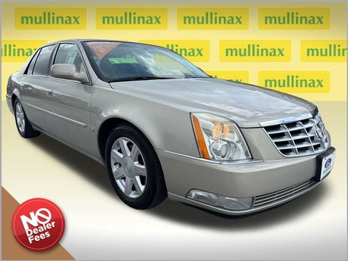 Used 2007 Cadillac DTS w/ Trunk Convenience Package FWD image 1