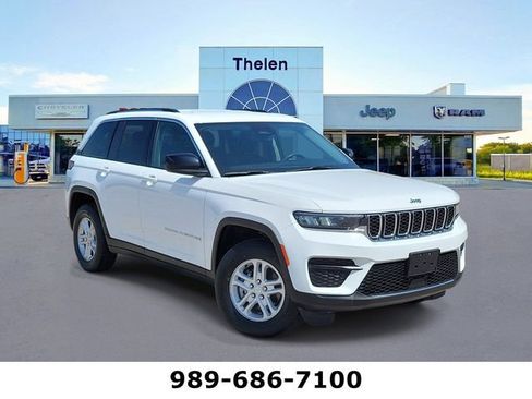 Used 2023 Jeep Grand Cherokee Laredo AWD/4WD image 1