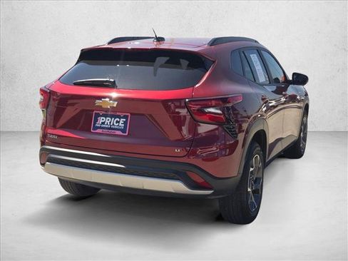 Used 2024 Chevrolet Trax LT w/ LT Convenience Package FWD image 5