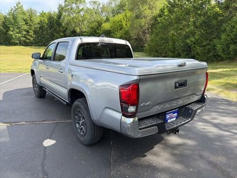 Used 2018 Toyota Tacoma SR5 AWD/4WD image 4