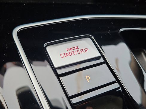 New 2025 Volkswagen GTI SE image 16