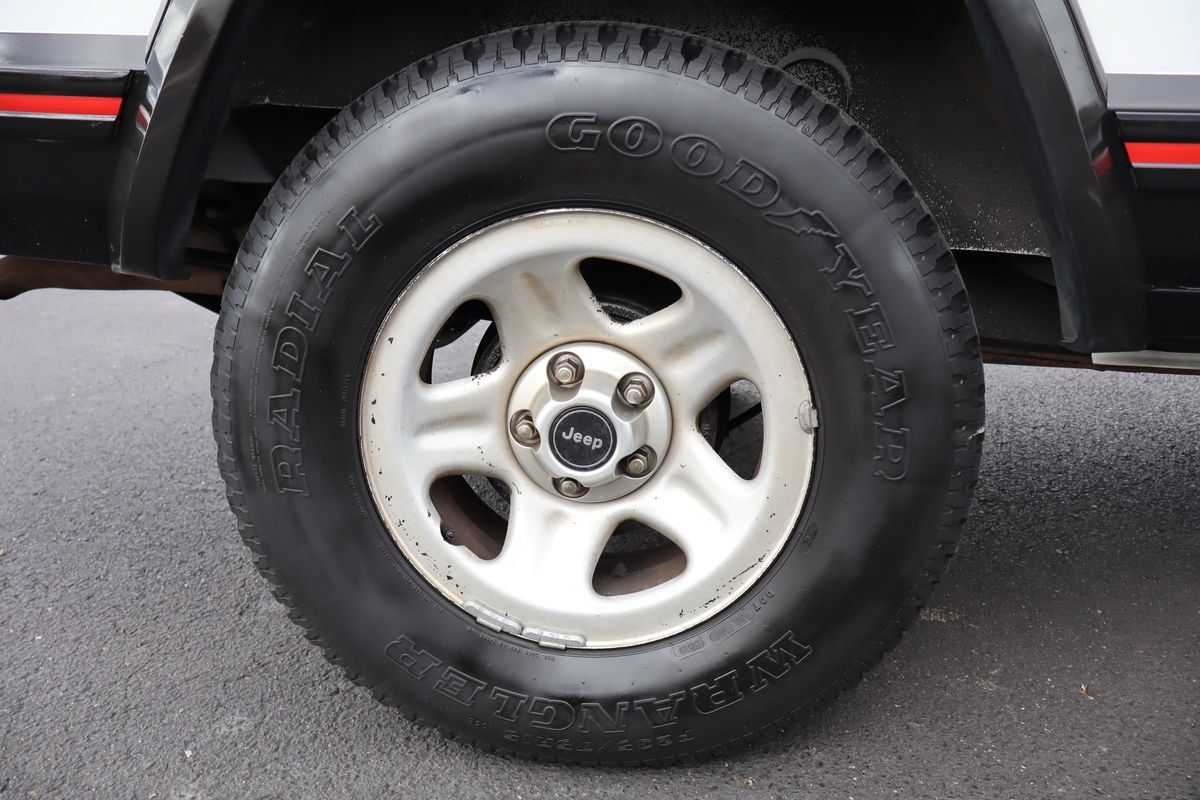 Used 1993 Jeep Cherokee Sport AWD/4WD image 36