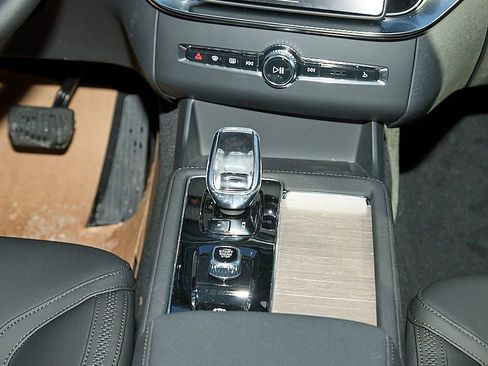 New 2026 Volvo XC90 B6 Plus w/ Protection Package Premier image 29