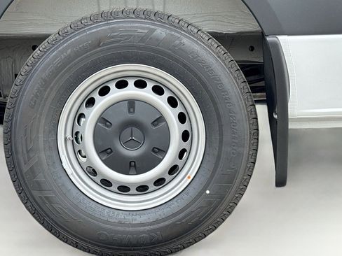 New 2025 Mercedes-Benz Sprinter 2500 image 25
