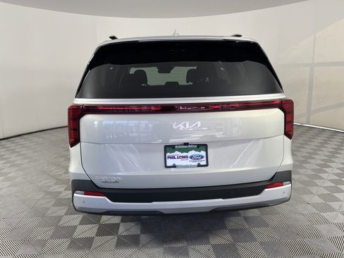 Used 2025 Kia Carnival EX image 6