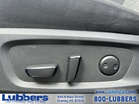 Used 2025 Nissan Pathfinder SV image 12