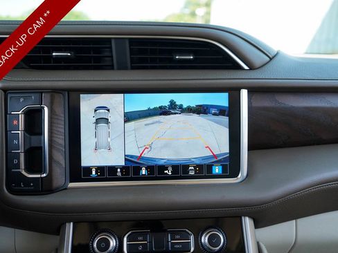Used 2021 GMC Yukon XL Denali w/ Denali Premium Package AWD/4WD image 11