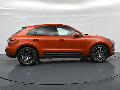 Certified 2024 Porsche Macan AWD/4WD image 8