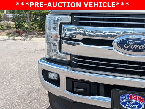 Used 2019 Ford F250 Lariat w/ Lariat Value Package AWD/4WD image 9