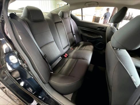 Used 2025 Nissan Altima 2.5 SV FWD image 15