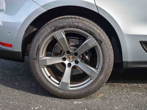 Used 2022 Porsche Macan image 11