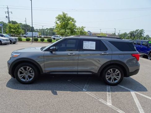 Used 2022 Ford Explorer XLT w/ Equipment Group 202A RWD image 7