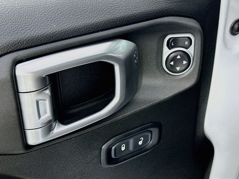 Used 2024 Jeep Gladiator Sport AWD/4WD image 17