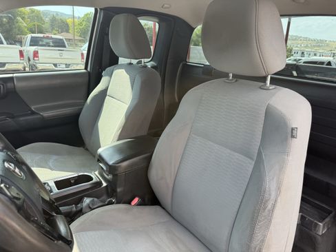 Used 2018 Toyota Tacoma SR RWD image 12