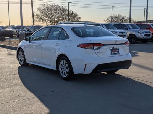 Used 2025 Toyota Corolla LE image 8