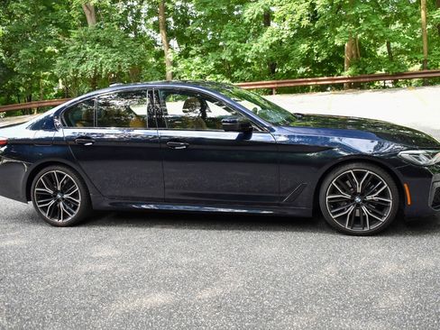 Used 2021 BMW 530i w/ M Sport Package RWD image 10
