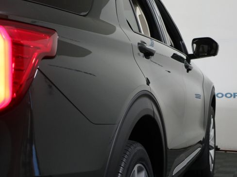 Used 2022 Ford Explorer Platinum w/ Technology Package image 5