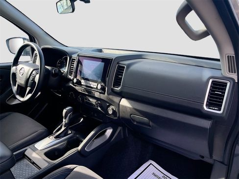 Used 2024 Nissan Frontier SV image 26