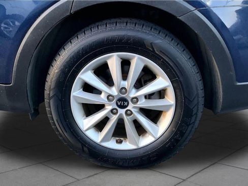 Used 2019 Kia Sorento LX AWD/4WD image 11