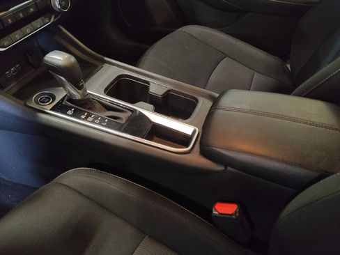 Used 2025 Nissan Sentra SV FWD image 26