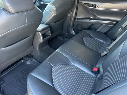 Certified 2018 Toyota Camry SE w/ Convenience Package image 11