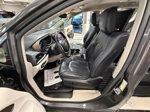Used 2018 Chrysler Pacifica Touring-L Plus FWD image 53