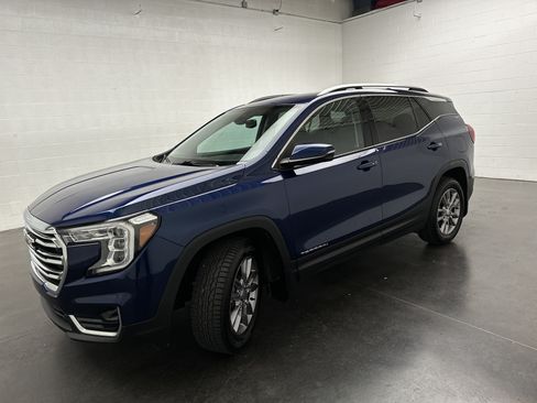 Used 2022 GMC Terrain SLT w/ LPO, Floor Liner Package AWD/4WD image 4