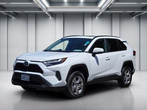Used 2025 Toyota RAV4 XLE w/ Convenience Package AWD/4WD image 8