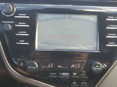 Used 2019 Toyota Camry SE image 30
