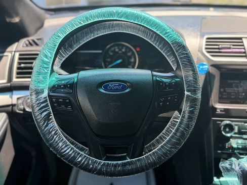 Used 2016 Ford Explorer XLT w/ Equipment Group 202A AWD/4WD image 43