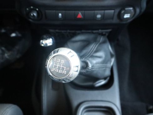 Used 2011 Jeep Wrangler Sahara AWD/4WD image 31